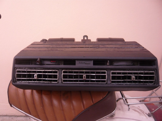 ขายตู้แอร์แขวนหน้าปรับได้แบบ 3 ช่อง 1250 บาท