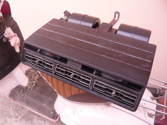 ขายตู้แอร์แขวนหน้าปรับได้แบบ 3 ช่อง 1250 บาท