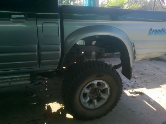 สตราด้า 4x4 คานแข็ง เกียรฟูทาม  เครื่องเจออโต้