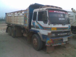 มาอีกแล้วครับรถถูกๆคุณภาพสมราคา10ล้อ2เพลา MITSUBISHI FN 527 TF 3xxx เครื่องดี คัสชีส์สวย มีระบบลากลูกด้วย เอกสารพร้อมโอนครับ