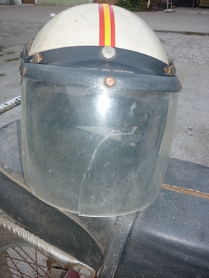 ขายหมวกกันน๊อค "เก่าๆ" หนึ่งใบ