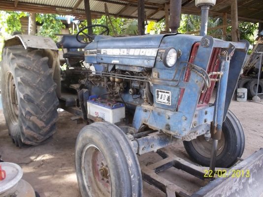 ขายฟอร์ด  6800  มีทะเบียนพร้อมโอน