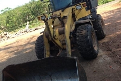 รถตักล้อยางKOMATSU WA80-3เอวอ่อนมีเก๋งแอร์เย็นต่อแขนแล้ว รถตักล้อยางKOMATSU WA80-3เอวอ่อนมีเก๋งแอร์เย็นต่อแขนแล้ว