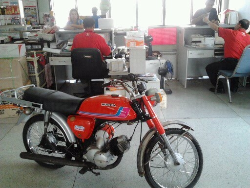 จัดส่ง SUZUKI A 100 ให้พี่ ชิติพัทธ์ จาก กรุงเทพ เรียบร้อยครับ จัดส่ง SUZUKI A 100 ให้พี่ ชิติพัทธ์ จาก กรุงเทพ เรียบร้อยครับ