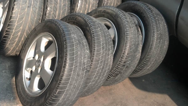 ขายแม็กวีออส ขอบ 14 พร้อมยางสภาพดี 4300 ขายแม็กวีออส ขอบ 14 พร้อมยางสภาพดี 4300