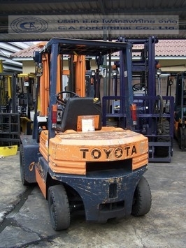 ขายรถโฟล์คลิฟท์ TOYOTA รุ่น 5-FG20 ขายรถโฟล์คลิฟท์ TOYOTA รุ่น 5-FG20