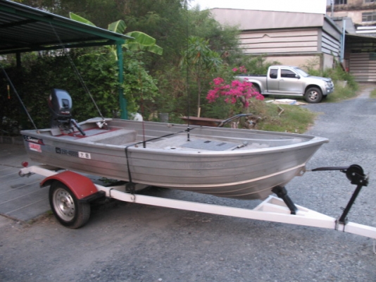 ----- เรือ ( อลูมิเนียม )  12 ฟุต  --- หาที่ลงง่าย ลากง่ายครับ