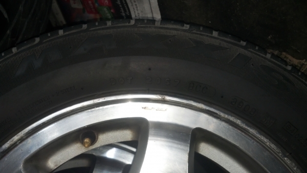 แม็กซีวิคขอบ 14 สี่รูร้อย พร้อมยางแมกซิส ราคา 3500