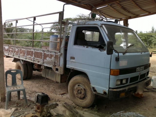 รถอิซูซุ 6 ล้อ รั่ว NPR 110 แรงม้า  สนใจติดต่อ 081 - 6079515