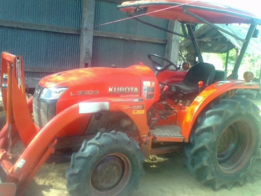 KUBOTA L3608 - 2 เพลา ปี 53 ใช้งาน 1,400 ชม. อุปกรณ์เพียบ มีโรตารี่ มีใบดันหน้า มีผานพรวนดิน 5 สภาพรถใหม่มากครับพร้อมใช้งาน ช่วงล่างแน่น ยางสภาพดี 4 เส้นหน้าหลังประมาณ 80\% เอกสารทะเบียนครบไม่มีขาดพร้อมโอนสิทธิ์ต่อได้เลยครับ KUBOTA L3608 - 2 เพลา ปี 53 ใช้งาน 1,400 ชม. อุปกรณ์เพียบ มีโรตารี่ มีใบดันหน้า มีผานพรวนดิน 5 สภาพรถใหม่มากครับพร้อมใช้งาน ช่วงล่างแน่น ยางสภาพดี 4 เส้นหน้าหลังประมาณ 80\% เอกสารทะเบียนครบไม่มีขาดพร้อมโอนสิทธิ์ต่อได้เลยครับ