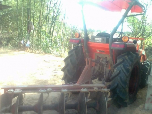 KUBOTA L3608 - 2 เพลา ปี 53 ใช้งาน 1,400 ชม. อุปกรณ์เพียบ มีโรตารี่ มีใบดันหน้า มีผานพรวนดิน 5 สภาพรถใหม่มากครับพร้อมใช้งาน ช่วงล่างแน่น ยางสภาพดี 4 เส้นหน้าหลังประมาณ 80\% เอกสารทะเบียนครบไม่มีขาดพร้อมโอนสิทธิ์ต่อได้เลยครับ KUBOTA L3608 - 2 เพลา ปี 53 ใช้งาน 1,400 ชม. อุปกรณ์เพียบ มีโรตารี่ มีใบดันหน้า มีผานพรวนดิน 5 สภาพรถใหม่มากครับพร้อมใช้งาน ช่วงล่างแน่น ยางสภาพดี 4 เส้นหน้าหลังประมาณ 80\% เอกสารทะเบียนครบไม่มีขาดพร้อมโอนสิทธิ์ต่อได้เลยครับ