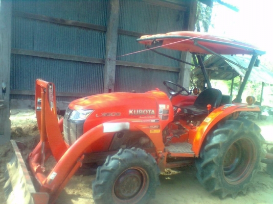 KUBOTA L3608 - 2 เพลา ปี 53 ใช้งาน 1,400 ชม. อุปกรณ์เพียบ มีโรตารี่ มีใบดันหน้า มีผานพรวนดิน 5 สภาพรถใหม่มากครับพร้อมใช้งาน ช่วงล่างแน่น ยางสภาพดี 4 เส้นหน้าหลังประมาณ 80\% เอกสารทะเบียนครบไม่มีขาดพร้อมโอนสิทธิ์ต่อได้เลยครับ KUBOTA L3608 - 2 เพลา ปี 53 ใช้งาน 1,400 ชม. อุปกรณ์เพียบ มีโรตารี่ มีใบดันหน้า มีผานพรวนดิน 5 สภาพรถใหม่มากครับพร้อมใช้งาน ช่วงล่างแน่น ยางสภาพดี 4 เส้นหน้าหลังประมาณ 80\% เอกสารทะเบียนครบไม่มีขาดพร้อมโอนสิทธิ์ต่อได้เลยครับ