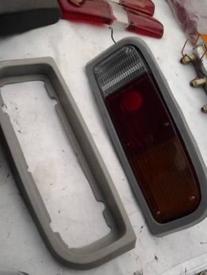 ฝาตบและกระจก RN(หางหงส์+ม้ากระโดด) ฝาตบและกระจก RN(หางหงส์+ม้ากระโดด)