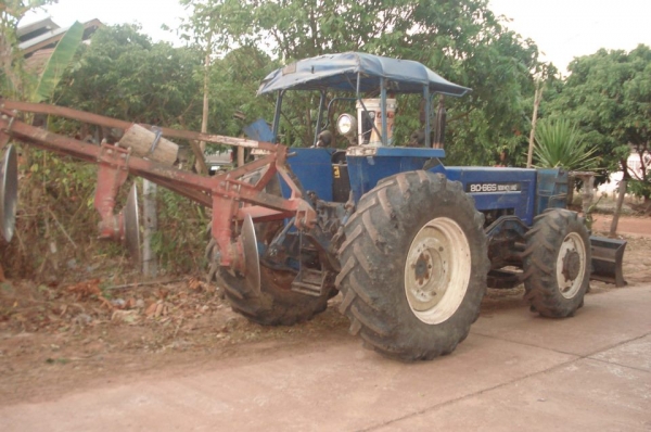 ขายรถไถ Ford 80-66S  2 เพลา ด่วน อยู่มุกดาหาร เพลาหน้าใช้งานได้ สภาพน่าใช้มาก