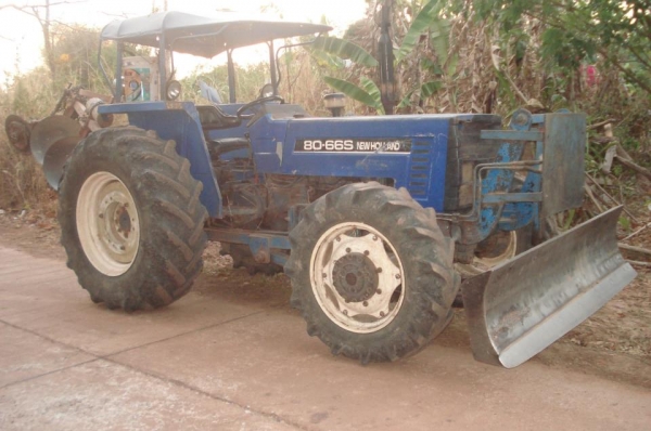 ขายรถไถ Ford 80-66S  2 เพลา ด่วน อยู่มุกดาหาร เพลาหน้าใช้งานได้ สภาพน่าใช้มาก