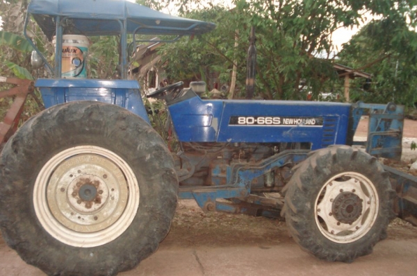 ขายรถไถ Ford 80-66S  2 เพลา ด่วน อยู่มุกดาหาร เพลาหน้าใช้งานได้ สภาพน่าใช้มาก