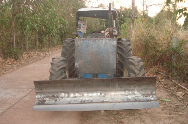 ขายรถไถ Ford 80-66S  2 เพลา ด่วน อยู่มุกดาหาร เพลาหน้าใช้งานได้ สภาพน่าใช้มาก