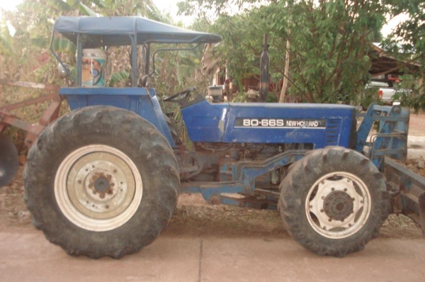 ขายรถไถ Ford 80-66S  2 เพลา ด่วน อยู่มุกดาหาร เพลาหน้าใช้งานได้ สภาพน่าใช้มาก