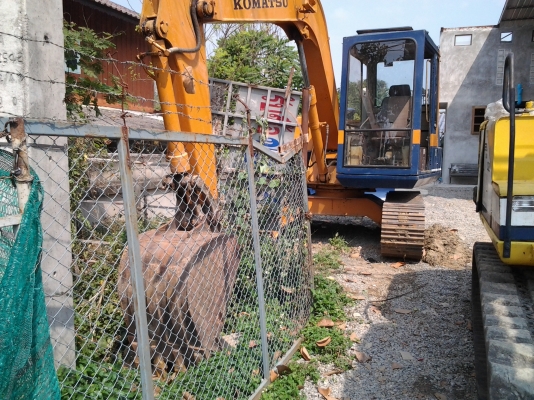 ขายด่วน..รถขุด KOMATSU PC60-5 รถสวย เก่าญี่ปุ่น ปรับสภาพพร้อมใช้ ในไทย แรงขุดดี ประหยัดน้ำมัน สุดคุ้ม มีใบอิมวอยล์ครบ.