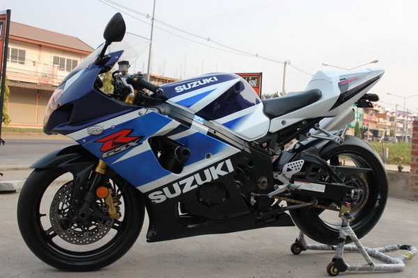 บรีส ลำลูกกา // ขาย GSXR 1000 K3 รถอินวอยล์ เครื่องใช้ดี พร้อมใช้งาน