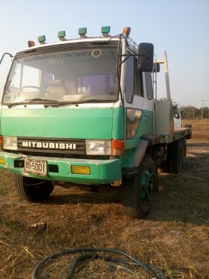 รถบรรทุก10ล้อ2เพลาท้ายลาดMITSUBISHI FN 527 MA วางเครื่องเทอร์โบ 220 แรง เครื่องมีเยิ้มนิดๆ คัสชีส์สวย หัวเก๋งดี เอกสารพร้อมโอนครับ