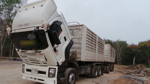 ISUZU  FXZ360  ใช้งานมา  18x,xxx กม. คุณมงคล  (กสิน แย้มปั้น) จ.กำแพงเพชร  มัดจำมาแล้วค่ะหนึ่งแสนบาท