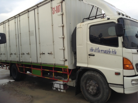 ขายหกล้อ hino FG 220 แรง ตู้ 10 บาน ยาว7.2 เมตร  ราคา 950,000 บาท  ติดต่อ 081-882-3482