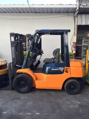 รถยกโฟร์คลิฟท์ดีเซลยี่ห้อTOYOTA รุ่น7FD-25 2.5 ตัน รถยกโฟร์คลิฟท์ดีเซลยี่ห้อTOYOTA รุ่น7FD-25 2.5 ตัน