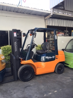 รถยกโฟร์คลิฟท์ดีเซลยี่ห้อTOYOTA รุ่น7FD-25 2.5 ตัน