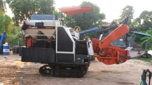 รถเกี่ยว dc 60 พลัส