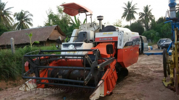 รถเกี่ยว dc 60 พลัส