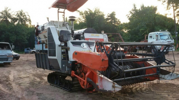 รถเกี่ยว dc 60 พลัส