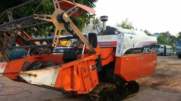 รถเกี่ยว dc 60 พลัส