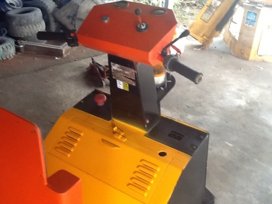 รถลากจูงไฟฟ้าในโรงงานหรือโกดังต่างๆ แรงดีราคาไม่แพงครับ