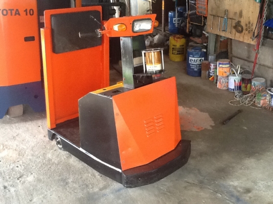 รถลากจูงไฟฟ้าในโรงงานหรือโกดังต่างๆ แรงดีราคาไม่แพงครับ