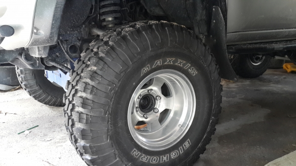 ขายล้อขอบ15กว้าง10นิ้ว-44พร้อมยาง maxxis35"