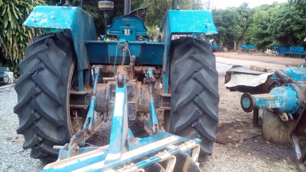 ขายรถไถ FORD 6610 กับ FORD 6640 เครื่องแน่นสภาพดีพร้อมใช้งาน พร้อมอุปกรณ์ ใบดันหน้า+ผานพรวน 7ใบ