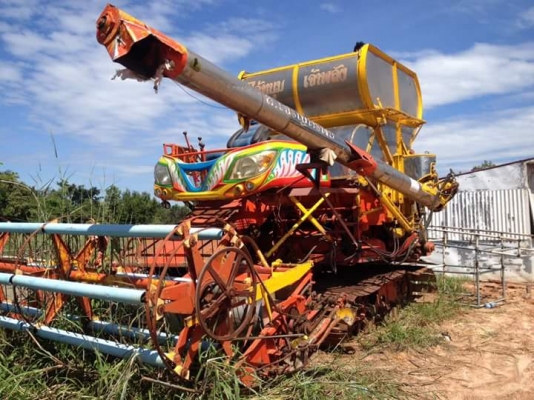 ขายรถเกี่ยว เกษตรพัฒนา รถเกี่ยวอุ้ม ตัวเดิน10 ลูกลอเลอร์ บน2ล่าง9ลูกใหญ่ ใบเม็กโค43ใบ ก่อนรถกระสอบต่ออุ้มใหม่2.5ตัน เลตท่อใหม่ อุ้มใหม่โซ่พอได้ปีหนึ่ง ลอเลอดี ท้องคอมีปะ เชื้อมแต่ไม่ผุหนัาตัด 2.80ซม.เฟมไม่ฉีกไม่ปะ หัวคอไม่มีเชื่อมโซ่คอดี ลูกปืนไม่มีแตก สา