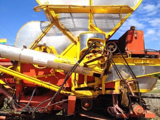 ขายรถเกี่ยว เกษตรพัฒนา รถเกี่ยวอุ้ม ตัวเดิน10 ลูกลอเลอร์ บน2ล่าง9ลูกใหญ่ ใบเม็กโค43ใบ ก่อนรถกระสอบต่ออุ้มใหม่2.5ตัน เลตท่อใหม่ อุ้มใหม่โซ่พอได้ปีหนึ่ง ลอเลอดี ท้องคอมีปะ เชื้อมแต่ไม่ผุหนัาตัด 2.80ซม.เฟมไม่ฉีกไม่ปะ หัวคอไม่มีเชื่อมโซ่คอดี ลูกปืนไม่มีแตก สา