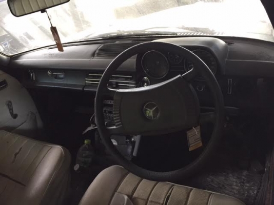 ขายซาก Benz w115/8 220 ดีเซล