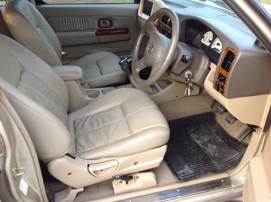 นิสสัน ฟรอนเทรีย เอ๊กไซเตอ รถครอบครัว