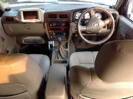 นิสสัน ฟรอนเทรีย เอ๊กไซเตอ รถครอบครัว