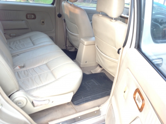 นิสสัน ฟรอนเทรีย เอ๊กไซเตอ รถครอบครัว