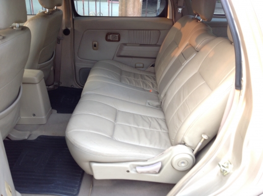 นิสสัน ฟรอนเทรีย เอ๊กไซเตอ รถครอบครัว