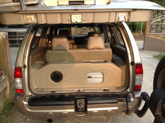 นิสสัน ฟรอนเทรีย เอ๊กไซเตอ รถครอบครัว