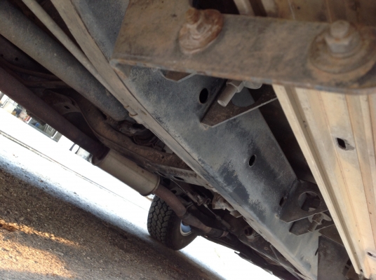 นิสสัน ฟรอนเทรีย เอ๊กไซเตอ รถครอบครัว