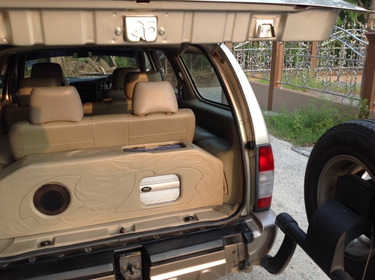 นิสสัน ฟรอนเทรีย เอ๊กไซเตอ รถครอบครัว