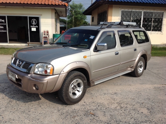 นิสสัน ฟรอนเทรีย เอ๊กไซเตอ รถครอบครัว