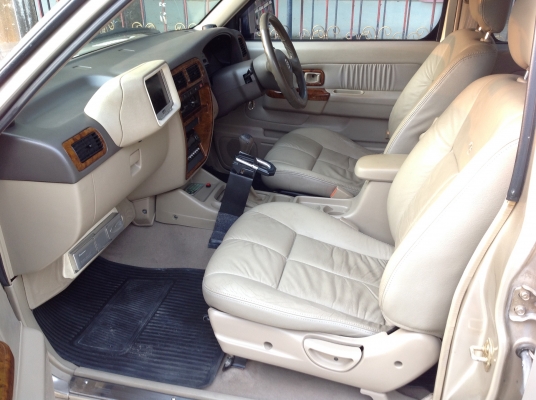 นิสสัน ฟรอนเทรีย เอ๊กไซเตอ รถครอบครัว