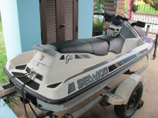 ขายSeadoo580 มีถอยหลัง  สภาพใหม่ๆ ใช้อีกยาวๆ รับประกันเครื่องให้ครับ มีคลิ